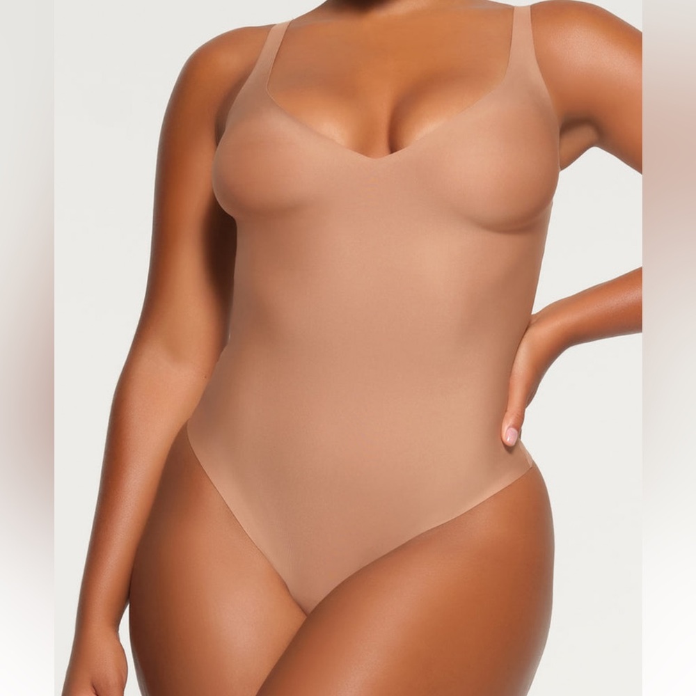 SKIMS NWT Body Unlined Plunge Bodysuit - Sienna